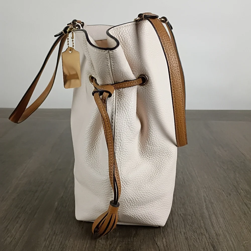 Coach Andy Tote W/Horse & Carriage Logo With Pebbled Leather In Chalk NWT - Picture 4 of 14